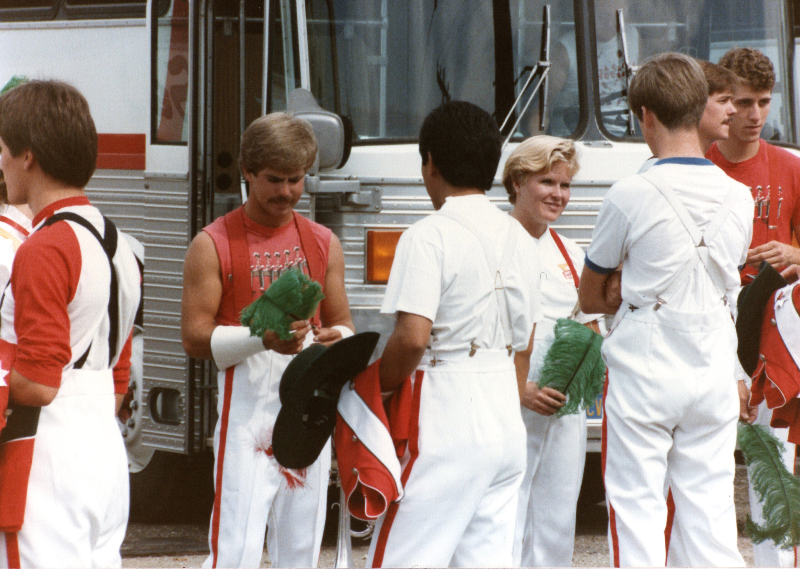 kono_85_SCV_GrnFethr_Parade_004