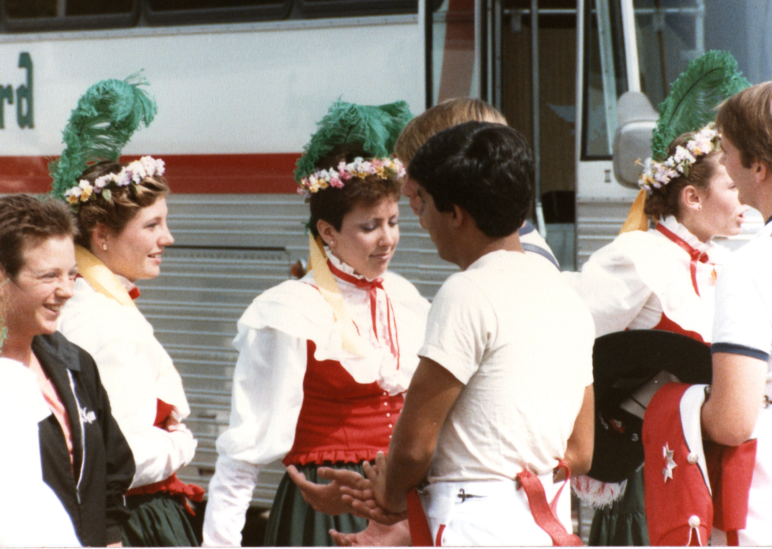 kono_85_SCV_GrnFethr_Parade_009