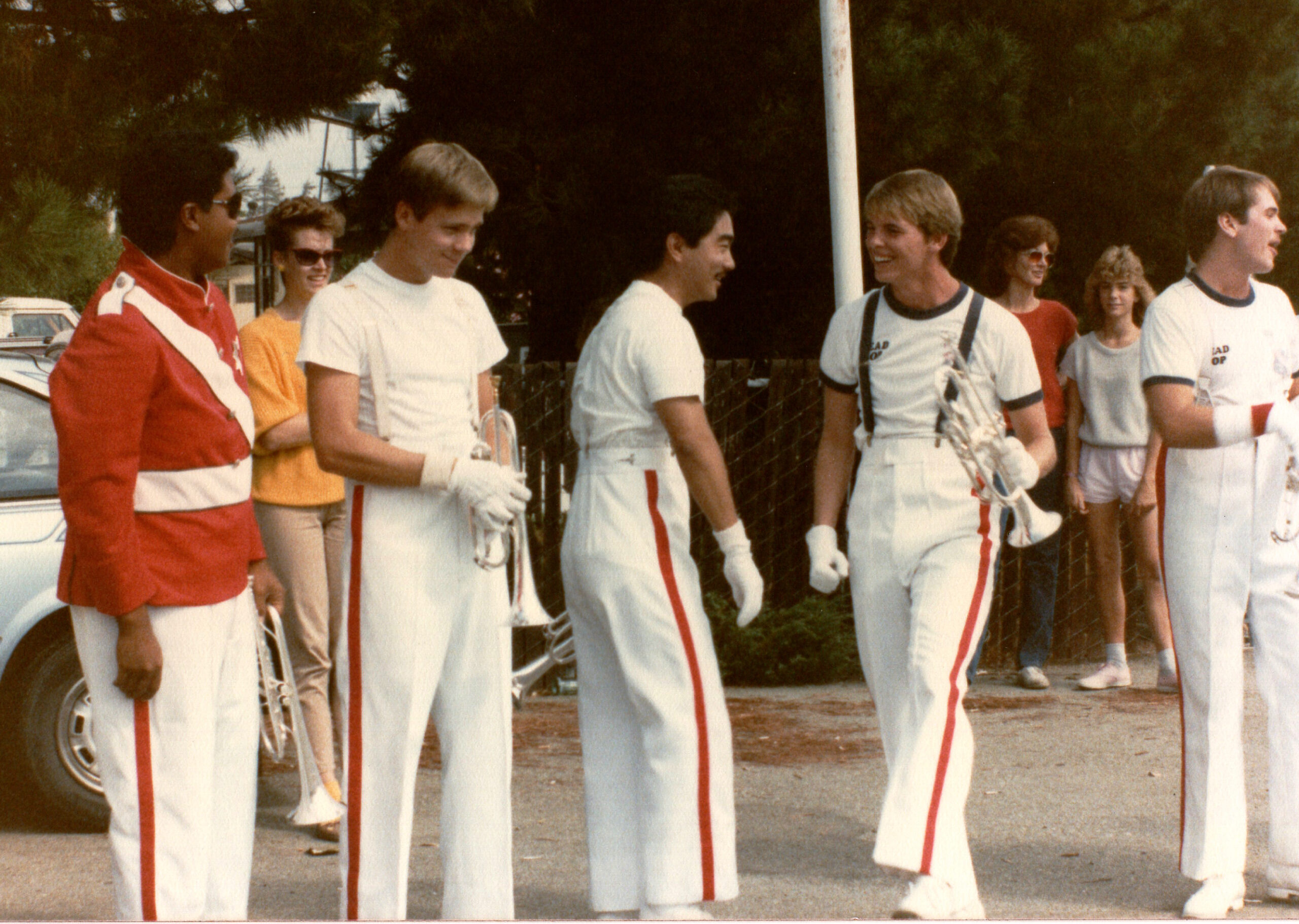 kono_85_SCV_GrnFethr_Parade_020