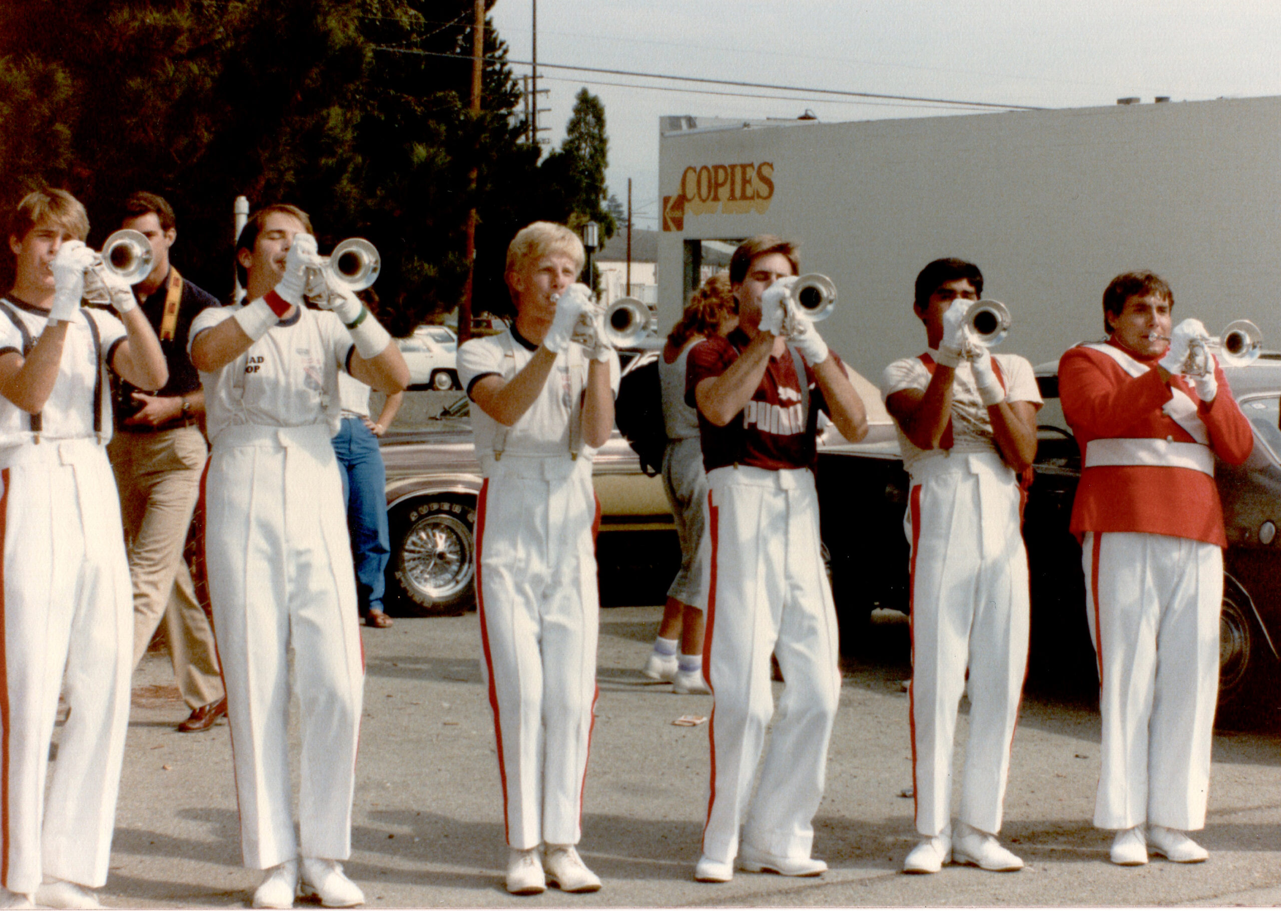 kono_85_SCV_GrnFethr_Parade_029