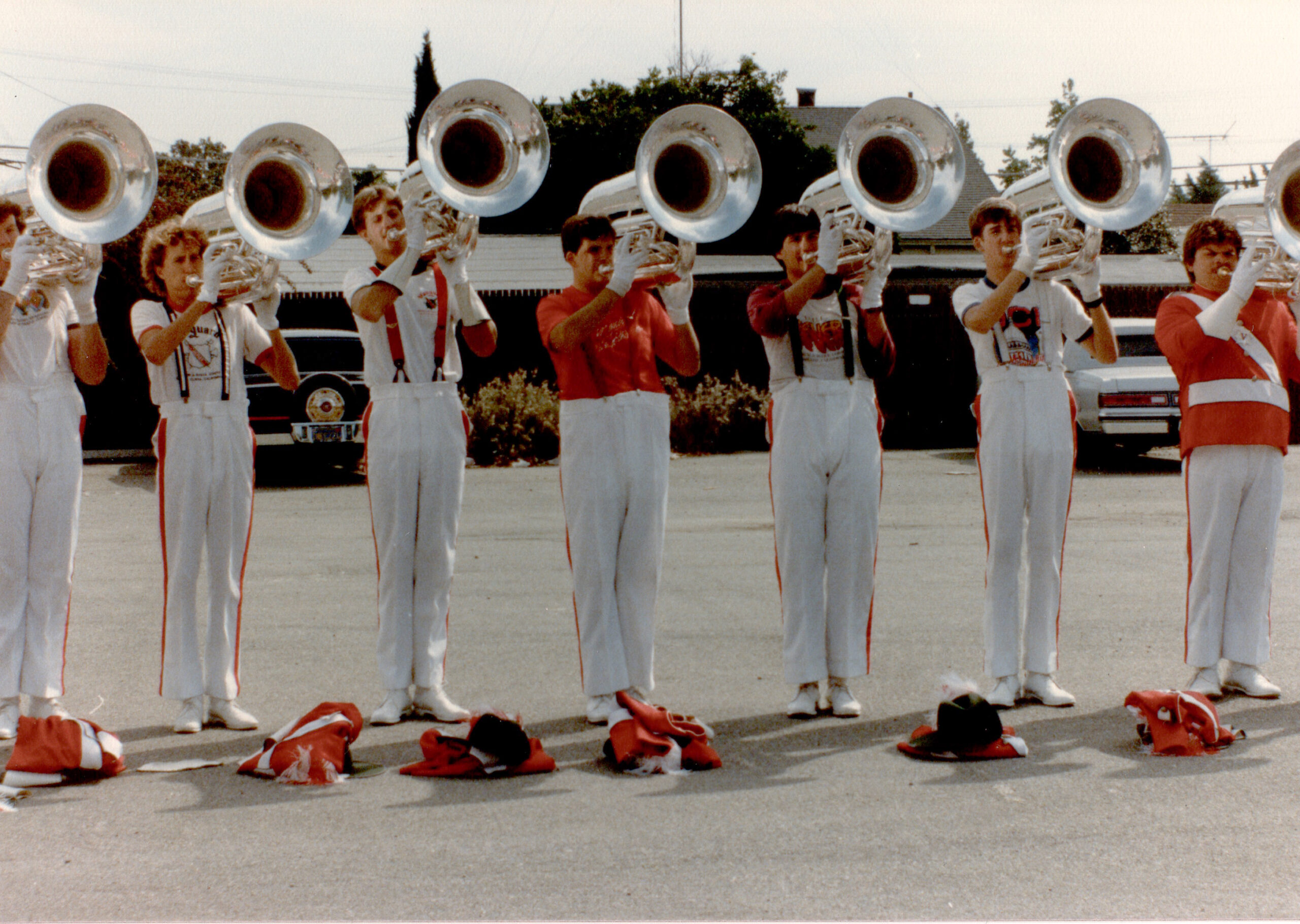 kono_85_SCV_GrnFethr_Parade_030