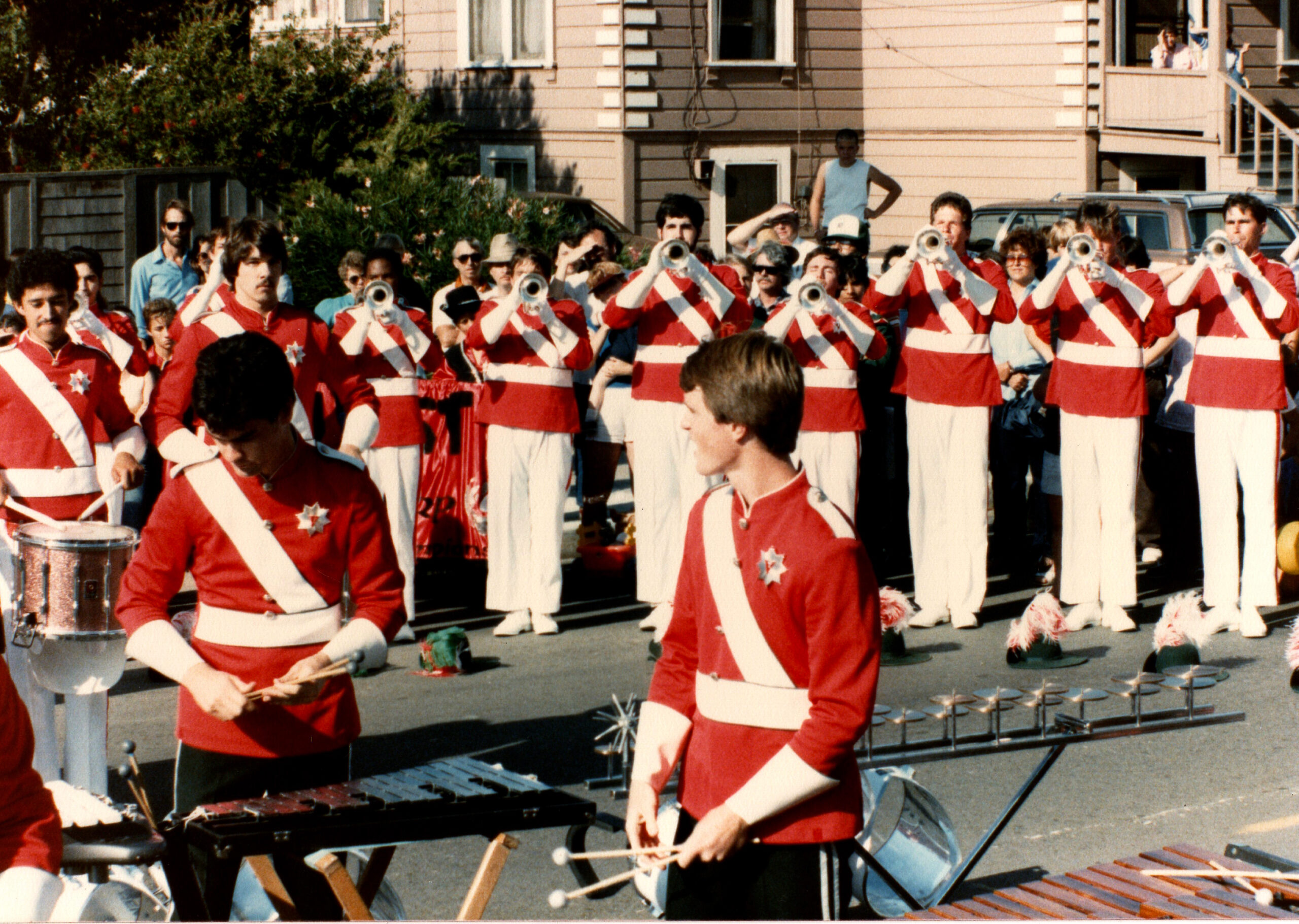 kono_85_SCV_GrnFethr_Parade_031