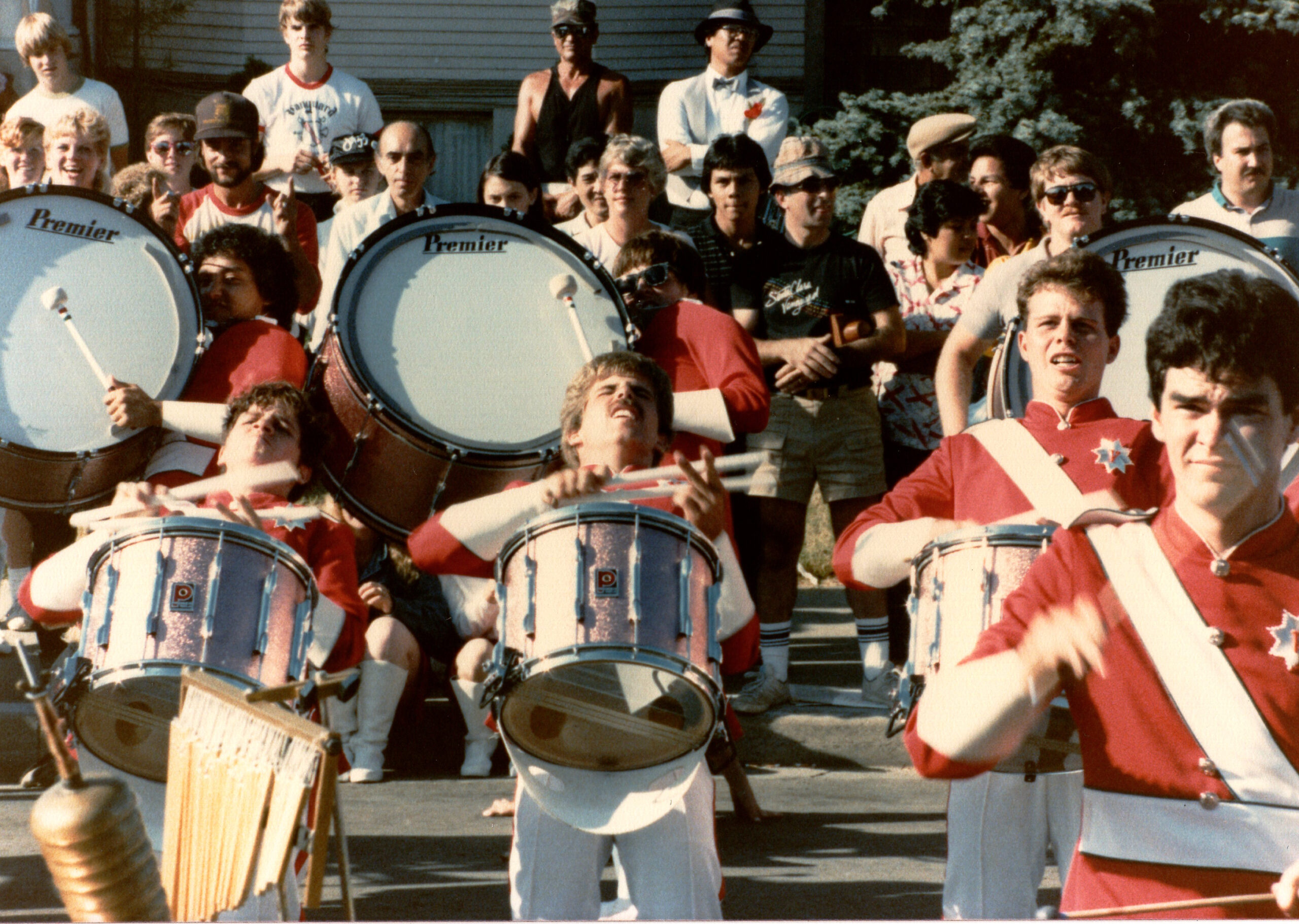 kono_85_SCV_GrnFethr_Parade_036