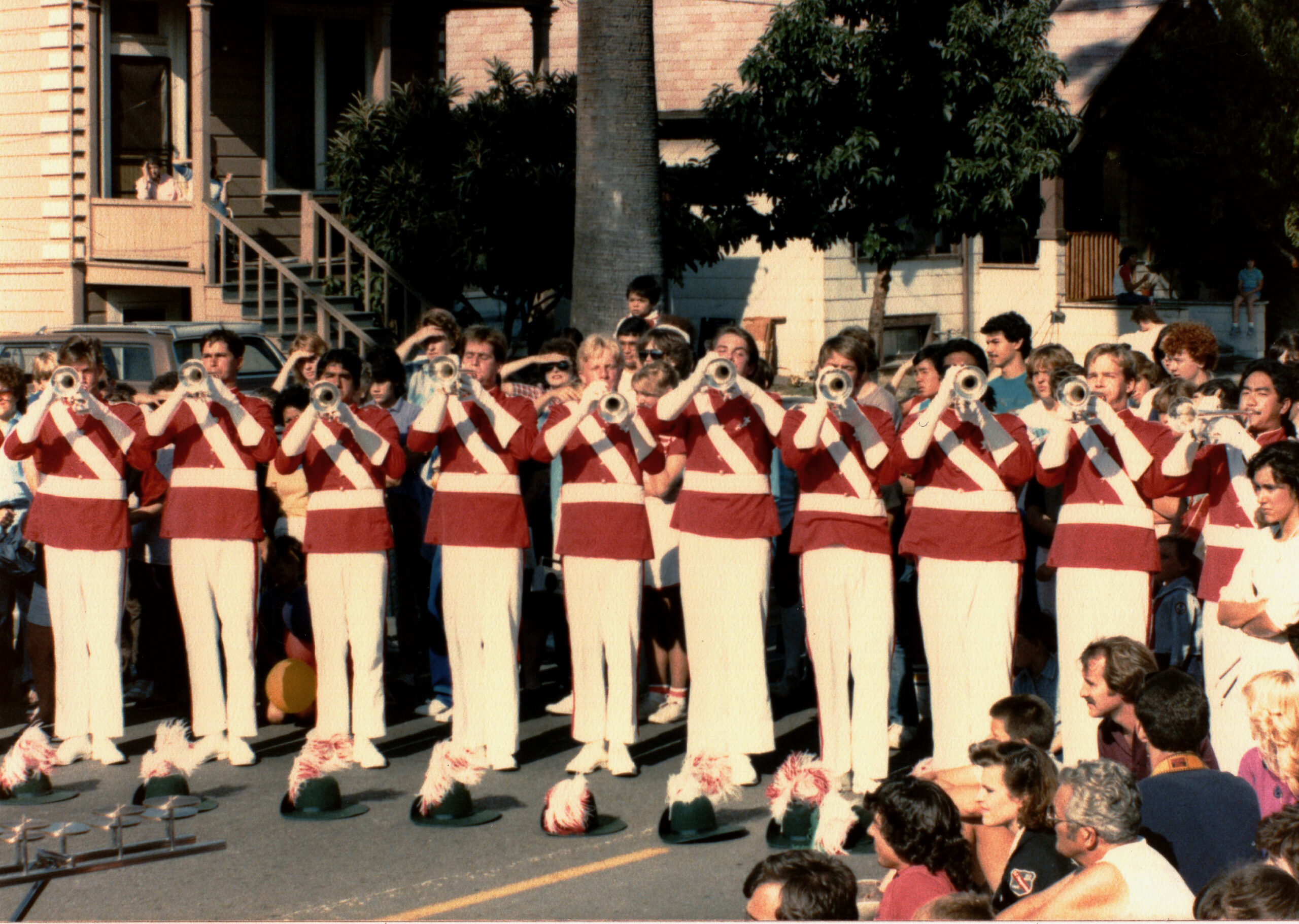 kono_85_SCV_GrnFethr_Parade_037