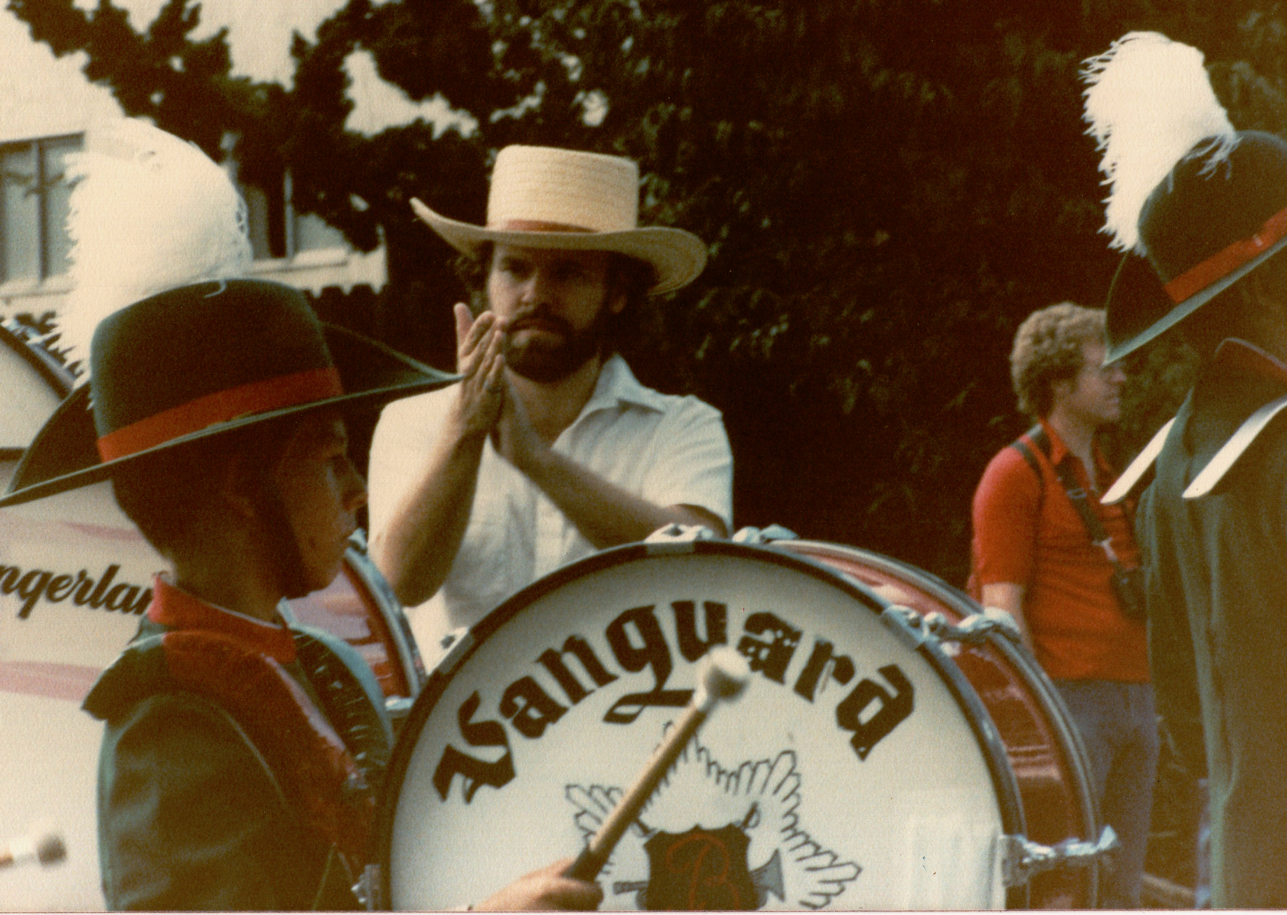 kono_85_SCV_GrnFethr_Parade_050