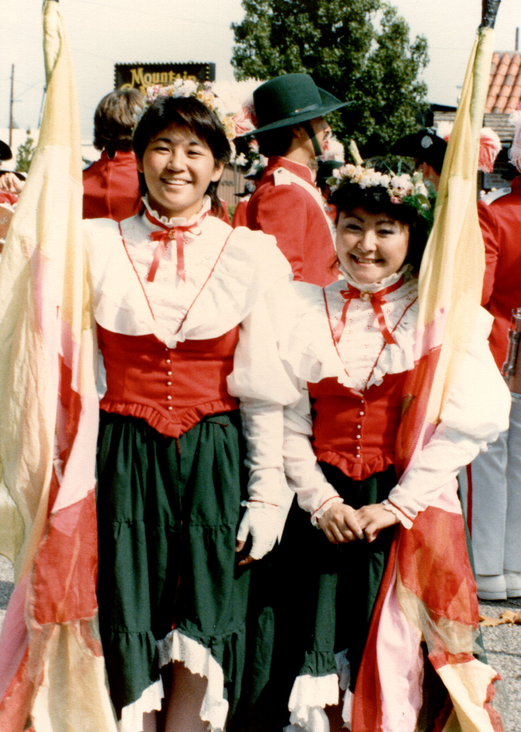 kono_85_SCV_GrnFethr_Parade_053