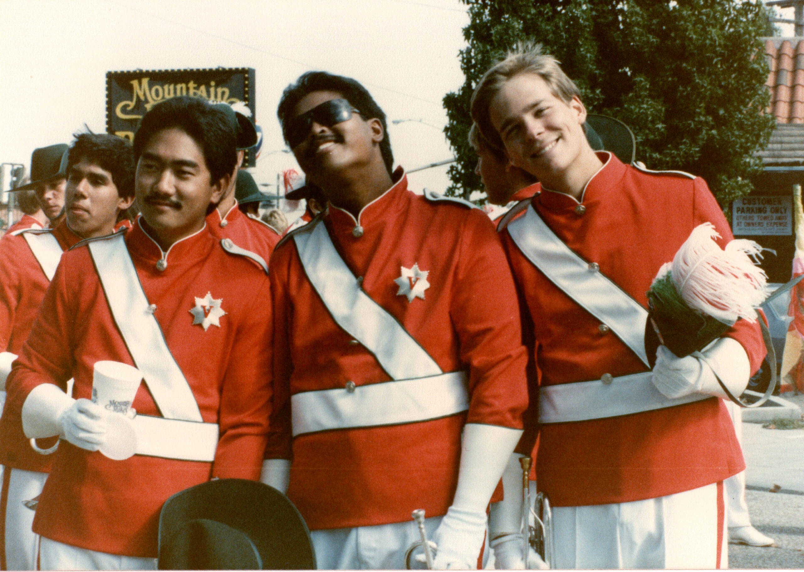 kono_85_SCV_GrnFethr_Parade_054